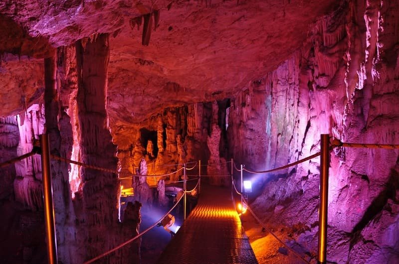 Диктейская пещера — одно из самых посещаемых мест на о. Крит