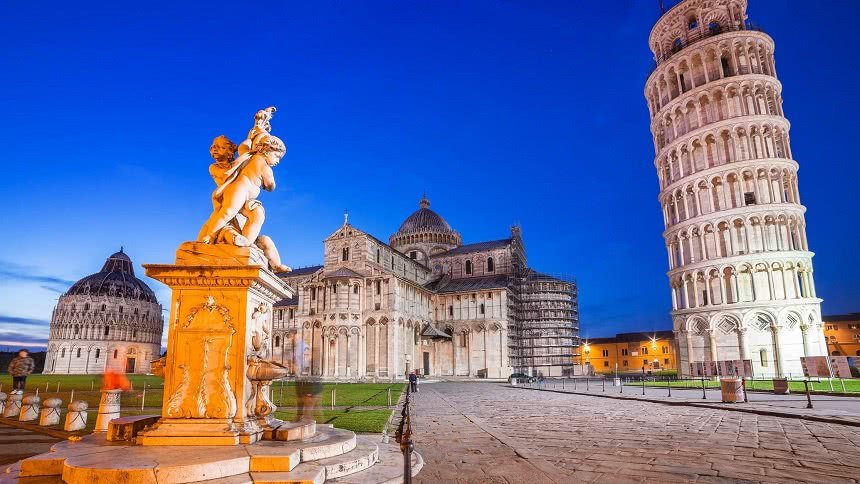 Пизанская башня — одна из самых популярных достопримечательностей Италии