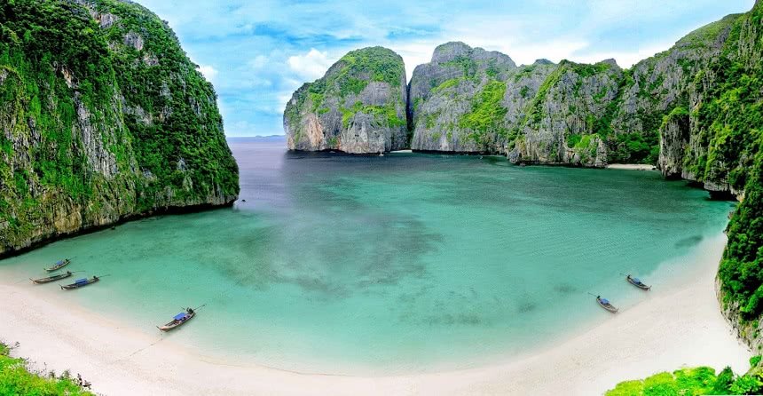 Пляж Майя-Бэй – одна из главных достопримечательностей острова Пхипхи в Таиланде