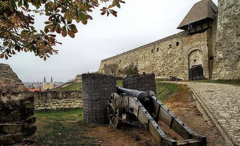 Замок Энер в Венгрии, город Эгер