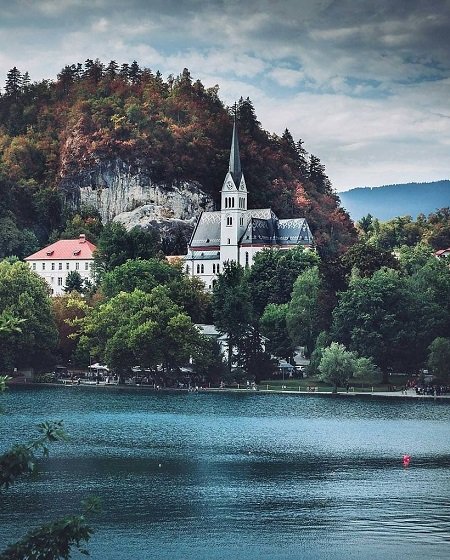 Бледское озеро в одноименном городе Словении