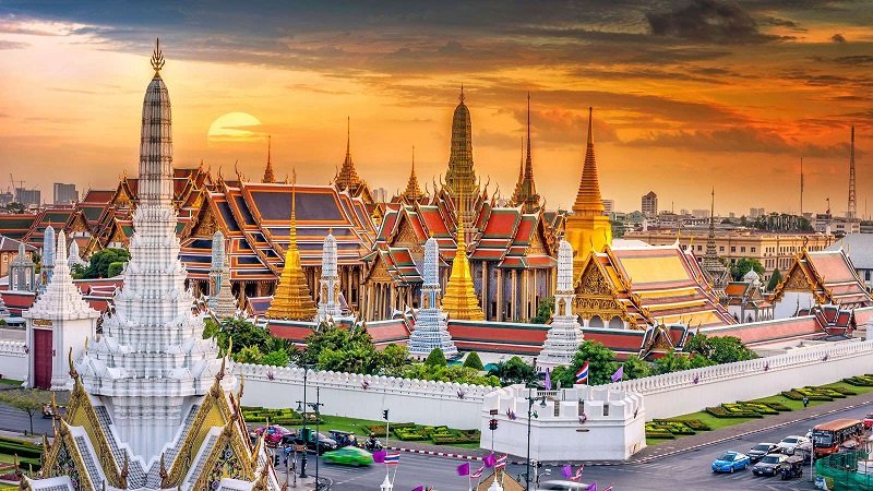 Королевский дворец и Храм изумрудного Будды в городе Бангкок