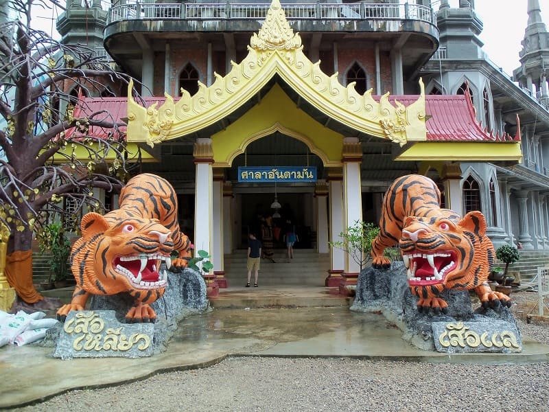 Храм «Пещера Тигра» в Таиланде