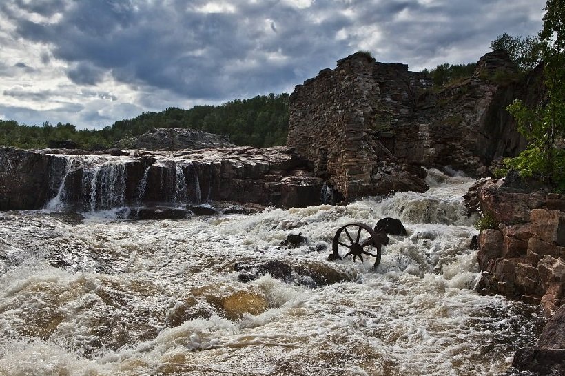 Мельничный каскад - мощный водопад с 3 порогами и стремительным течением