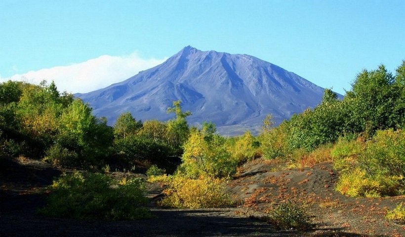 Козельский вулкан расположен на высоте 2 189 м над уровнем моря
