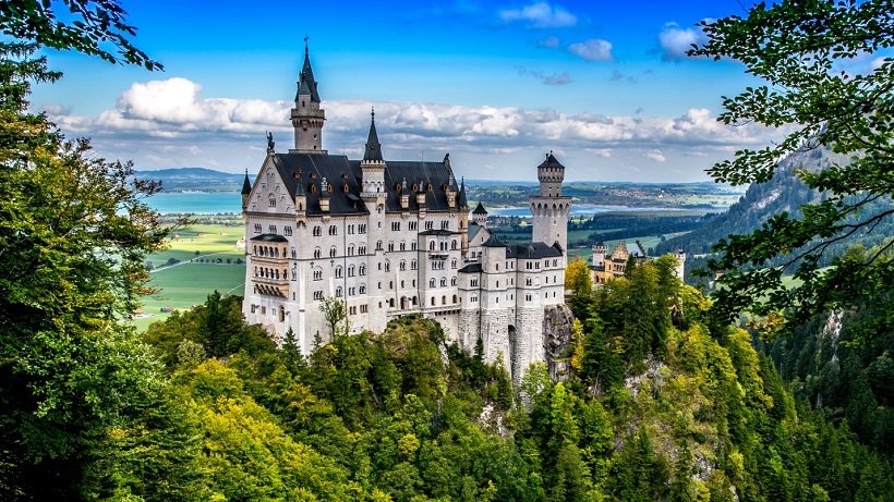 Нойшванштайн - самый знаменитый замок Германии