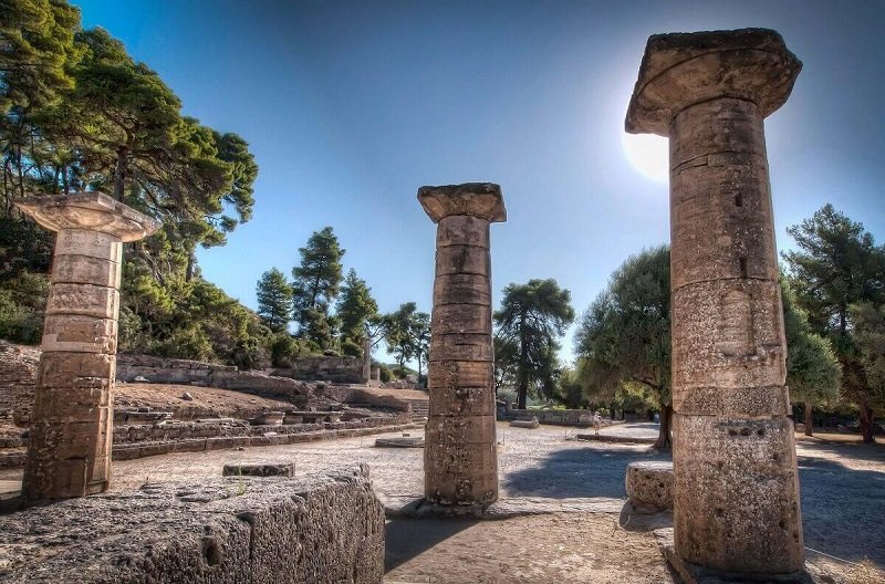 Олимпия - руины древнего города и место проведения первых Олимпийских игр.