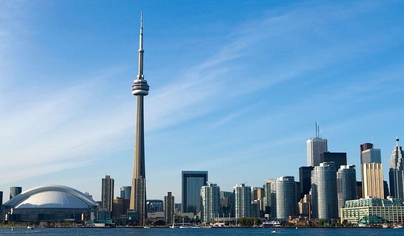 Си-Эн Тауэр — один из самых знаменитых символов Канады