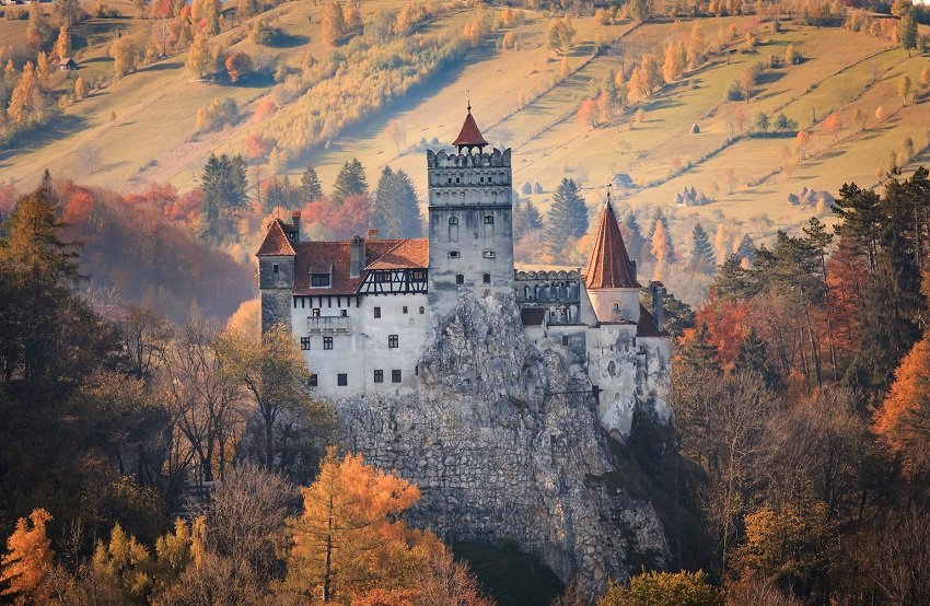 Замок Бран, построенный в 14 веке, одна из главных достопримечательностей Румынии