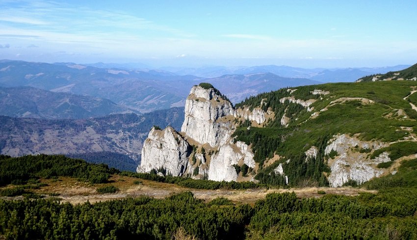 Чахлэу в Восточных Карпатах - один из самых знаменитых горных массивов