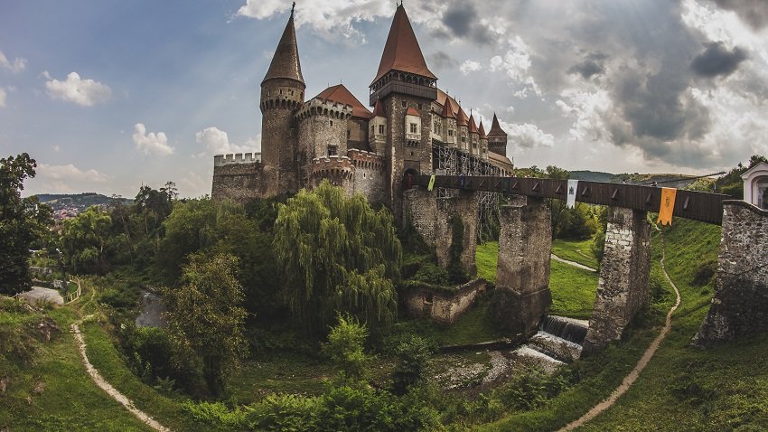 Замок Корвинов в Румынии, город Хунедоара